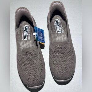 Skechers Hands Free Slip-Ins Arya Sweet Voice Slip-On Size 8 
New with tags